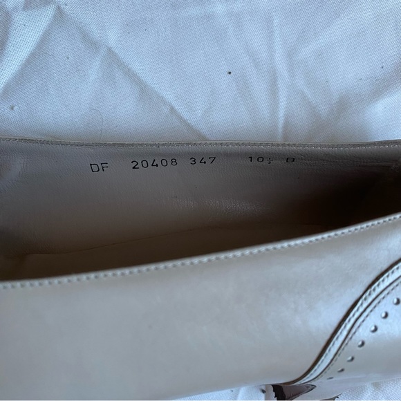 Vintage Ferragamo Nude Pumps with Brogue Detailing - Picture 6 of 7